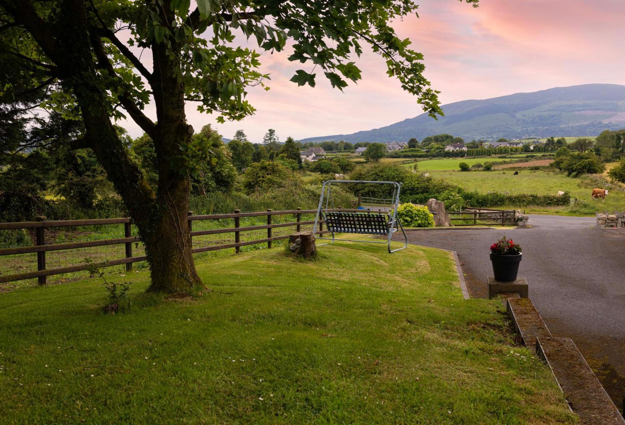 Mountain Nest At The Foot Of Slieve Gullion Apartment Cloghoge Exterior foto